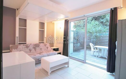 Beau studio meublé en rez de jardin